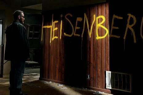 Heisenberg written on the wall in Walter's house Mind Blowing Theories, Breaking Bad Season 5, Beaking Bad, Breaking Bad Seasons, Breaking Bad 3, Mike Ehrmantraut, Gus Fring, Vince Gilligan, Bryan Cranston