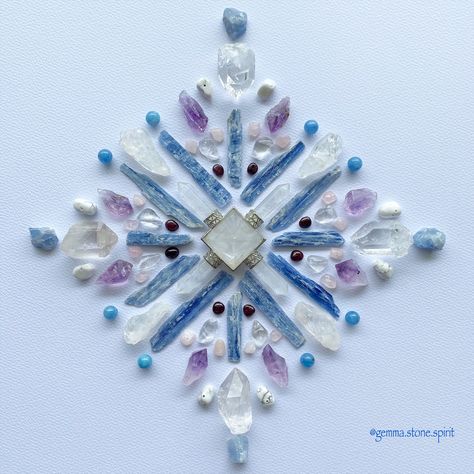 Gemstone Mandala, Balance Crystals, Crystals Grid, Crystals Healing Grids, Crystal Mandala, Sacred Geometry Patterns, Healing Room, Magic Stones, Crystal Grids