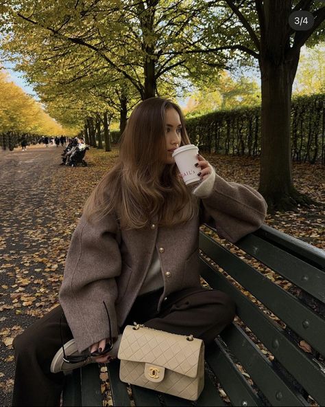 French Girl Aesthetic, Professional Outfits Women, Business Outfits Women, Business Casual Outfits For Women, Corporate Outfits, Fall Photoshoot, Autumn Aesthetic, Autumn Outfit, French Girl