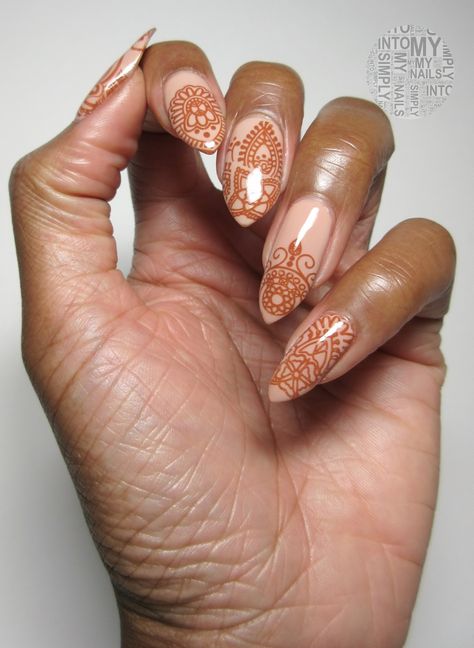 Simply Into My NAILS: Henna Inspired Manicure Henna Design On Nails, India Nails Design, Henna Nails Design, Henna Design Nails, Henna Inspired Nails, Henna Nail Design, African Nail Art, Diwali Nails, Indian Nail Art