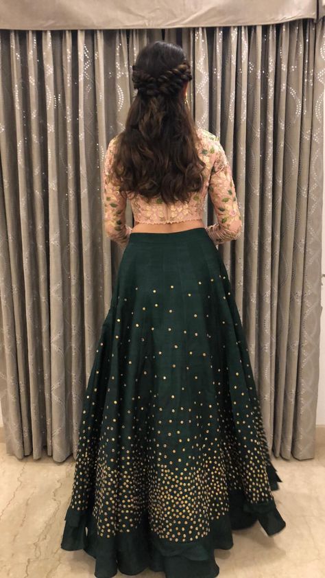 Pragya Jaiswal pink and green lehenga backside #backdesign Hair Styles On Crop Top Lehenga, Crop Top Lehenga Hairstyles, Crop Top Hairstyles, Pink And Green Lehenga, Lehenga Pics, Modern Lehenga, Lehenga Hairstyles, Pragya Jaiswal, Lehenga Crop Top