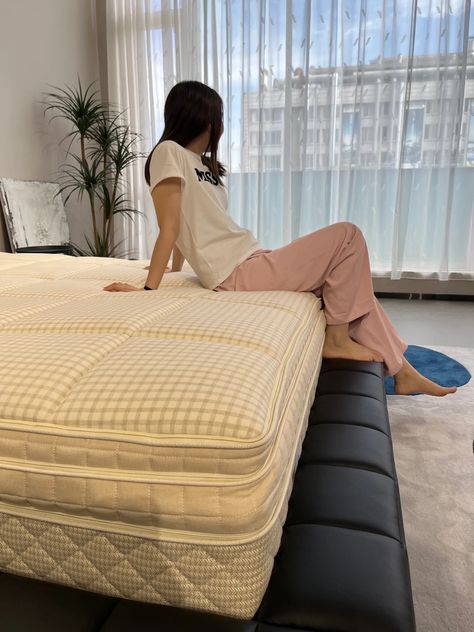 🛏️ Transform Your Sleep with Ivytress! 🌟 Discover the power of our Zippered Mattress Encasement and say goodbye to restless nights. ✨ Crafted with innovative technology, it provides ultimate protection against bed bugs and spills while ensuring breathability for a refreshing sleep. 😴 Invest in quality sleep today with Ivytress! #Ivytress #SleepBetter #MattressEncasement 🌿🛌 Mattress Encasement, Cozy Sleep, Sleep Environment, Quality Sleep, Bed Bugs, Innovative Technology, Innovation Technology, Dreams Come True, Innovative Design