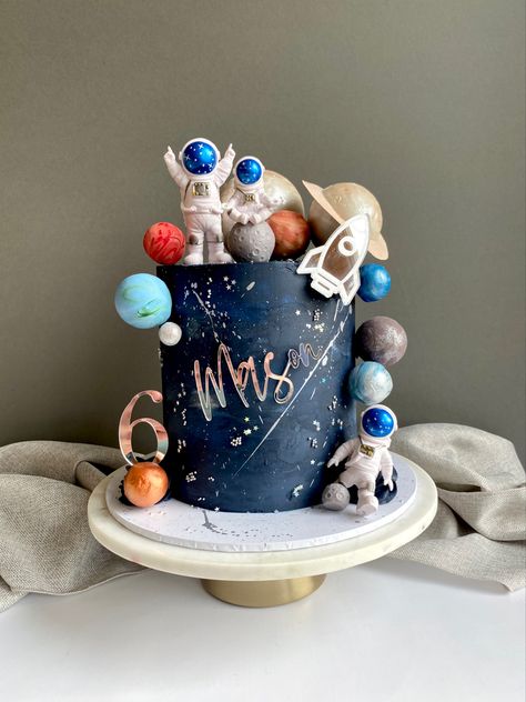 Space Theme Party Food, Space Themed Birthday Cake, Space Birthday Party Food, Galaxy Cakes, Space Themed Desserts, Space Party Food, Toddler Birthday Themes, Solar System Cake, Space Themed Birthday