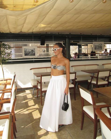 St Tropez Outfit, South Of France Outfits, White Long Skirt Outfit, Long Skirt Outfit Ideas, Long Skirt Outfits Aesthetic, St Tropez Style, White Lace Maxi Skirt, Long Skirt Outfits For Summer, Long Skirt Outfit