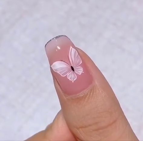 Nail Art Papillon, Nail 2023, Butterfly Nail Designs, Kutek Disney, Inspiration Nails, Nail Acrylic, Nagellack Trends, Simple Butterfly, Butterfly Nail Art