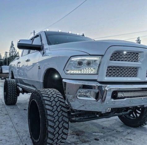 Cars Oc, White Dodge Ram, Dodge Trucks Lifted, Lifted Cummins, Lifted Dodge Ram, Lifted Ram, Ram Trucks 1500, Dodge Diesel Trucks, Country Trucks