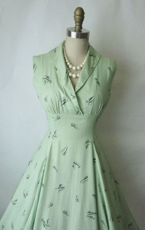 1950s Dress Casual, Green 50s Dress, 1950's Dresses, 50's Dresses, Printed Dresses Fashion, Vintage Print Dress, House Dresses, Robes Vintage, Double Necklace