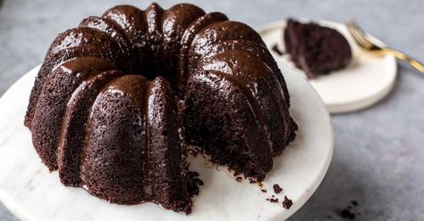 Chocolate Ganache Cake Recipe | Lodge Cast Iron Cast Iron Desserts, Chocolate Cake With Ganache, Chocolate Olive Oil Cake, Cornbread Cake, Bundt Pan Recipes, Double Chocolate Cake, Chocolate Deserts, Cake Bundt, Carrot Spice Cake