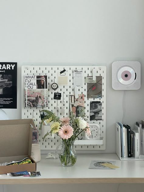 Acubi Room, Ikea Pegboard, Desk Makeover, Dekorasi Kamar Tidur, Pastel Room, Pinterest Room Decor, Study Room Decor, Room Desk, Minimalist Room