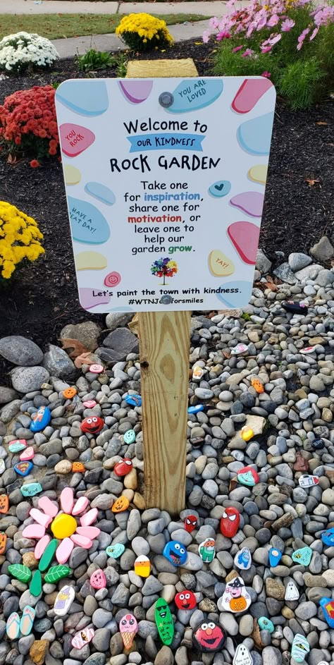 Kindness Rock Garden, Påskeaktiviteter For Barn, Kindness Club, Sensory Garden, Kids Garden, Fun With Kids, Outdoor Classroom, School Garden, Interactive Art