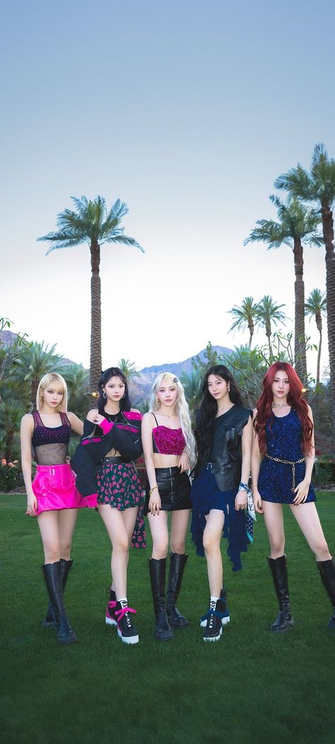 LE SSERAFIM WALLPAPER Le Sserafim Wallpaper, K Pop Wallpaper, Bts History, Dara Kpop, Angel Dress, T Dress, Lisa Blackpink Wallpaper, Blue Flames, Kpop Outfits