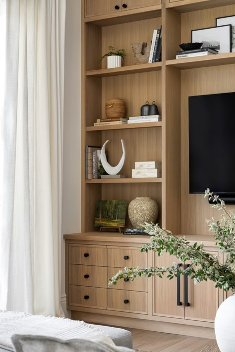 Tv Built In, Built In Shelves Living Room, Living Room Built Ins, Living Tv, Shelves Living Room, Living Area Design, Bay House, Media Wall, Dining Nook