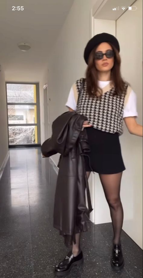 Checkered Skirt Outfits, Checkered Skirt Outfit, Academia Aesthetic Outfit, Checkered Coat, Winter Ootd, Checkered Skirt, Checkered Dress, Casual Style Outfits, Fit Inspo