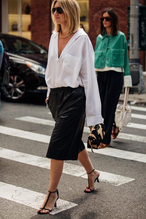 Lisa Aiken, Outfits Street Styles, Street Style New York, Nyfw Street Style, Paris Mode, Summer Capsule Wardrobe, Looks Street Style, Styling Inspiration, Minimal Chic