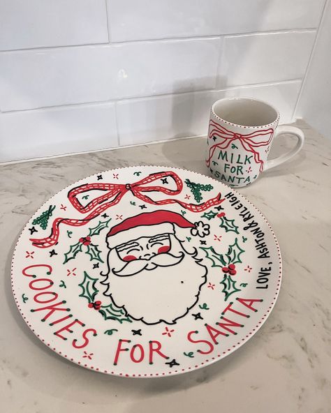 “It’s TIIIIIIIMEEE” 🎶🎄🎅🏼🤶🏻🎁💒🎶 I hope Santa loves his cookies & milk with this festive mug and plate!! 😉 Merry Christmas Ashton & Ryleigh! 🤍🍪🥛 #cookiesforsanta #cookiesandmilk #santacookies #santascoming #christmas #christmasdiy #christmasgifting #homemadegifts #diygifts #diygift #diygiftideas #diygiftsandcrafts #diycrafts #diycraft Handprint Cookies For Santa Plate, Santa’s Cookies Plate, Diy Christmas Cookie Plate, Diy Cookies For Santa Plate, Santa Plate Ideas, Santas Cookie Plate Diy, Santa Cookie Plate, Arty Ideas, Cookies For Santa Plate