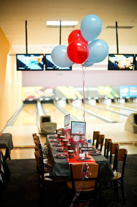 Cute Bowling Themed Birthday Party via Kara's Party Ideas Kara'sPartyIdeas.com Bowling Party Table Decorations, Kids Bowling Party Ideas, Bowling Themed Birthday Party, Bowling Alley Party, Kids Bowling Party, Bowling Party Decorations, Idea Cake, Kids Bowling, Fun Bowling