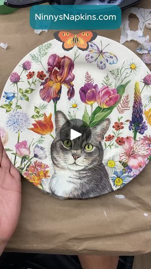 Napkin Decoupage Wall Art, Decoupage Ideas Diy, Ninnys Napkins, Modge Podge Napkins Ideas, Decoupaged Plate, Diy Decoupage Plates, Decoupage Plates, Napkin Decoupage, Paper Napkins For Decoupage