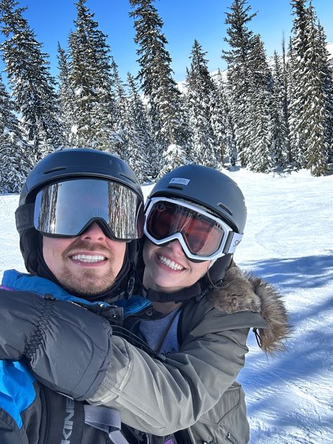 Ski date Couple Skiing, Ski Trip Aesthetic, Couple Dresses, Snowboarding Videos, Ski Pictures, Skiing Aesthetic, Ski Aesthetic, Snow Trip, Couple Dress