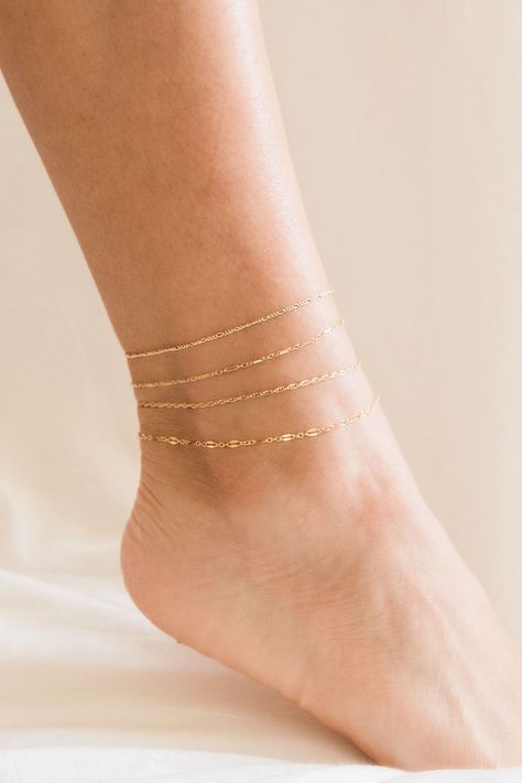 Funky Jewelry Rings, Minimal Anklet, Anklets Simple, Layering Inspiration, Everyday Bracelets, Thick Gold Chain Necklace, Rope Anklet, Rings Everyday, Dainty Jewelry Necklace