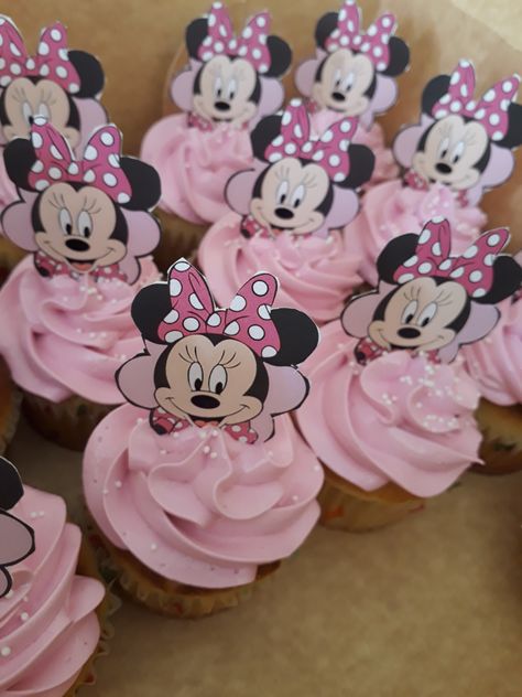 Minnie Mouse Cake With Cupcakes, Minnie Mouse Cupcakes Ideas, Minnie Mouse Cupcake Cake, Cupcakes Minnie Mouse, Mini Mousse, Γενέθλια Mickey Mouse, Minnie Cupcakes, Minnie Mouse Birthday Theme, Minnie Mouse Cake Topper