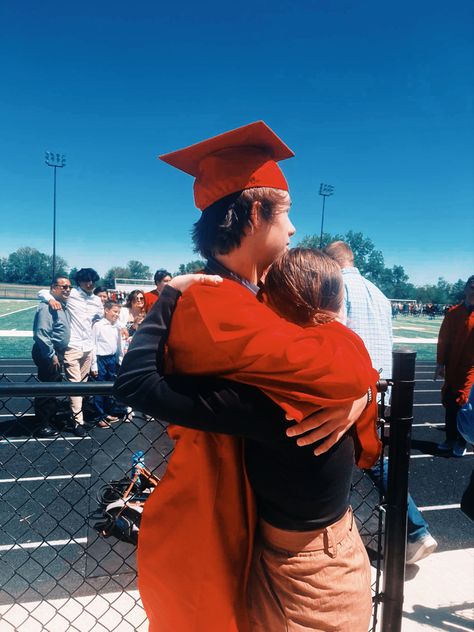 #boyfriend , #graduation , #18 , #hug , #coupleaesthetic , #couplepics Couple At Graduation, Bf Graduation, Bf Graduation Pictures, Graduation Boyfriend Pictures, Boyfriends Graduation, Boyfriend Graduation Pictures, Boyfriend Graduation Outfit, Graduation Couple Aesthetic, Graduation Pictures With Girlfriend