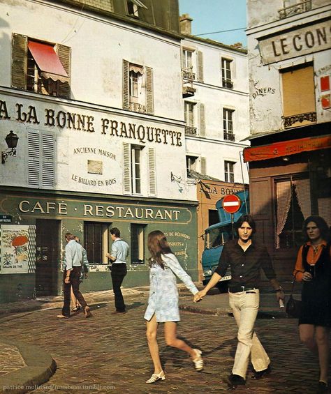 Montmartre (A la bonne franquette) Paris, circa 1970, Patrice Molinard -  vintageparis21 French Aesthetic, Montmartre Paris, Fotografi Vintage, Old Paris, Paris Jackson, Paris Vintage, Paris Aesthetic, Vintage Paris, Paris Saint-germain