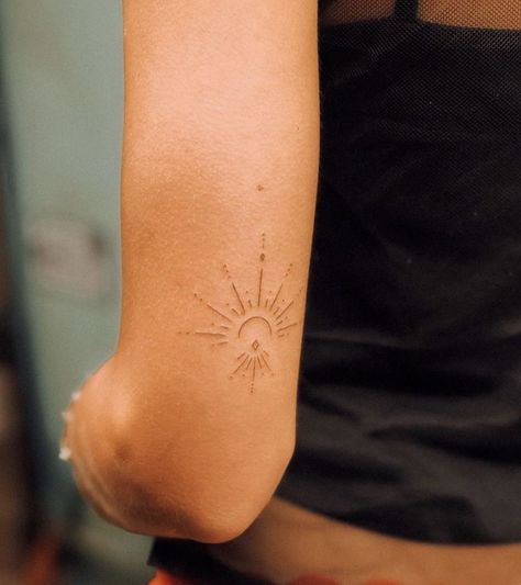 Minimalist Tattoos Aesthetic, Minimalist Tattoo Sun, Small Boho Tattoo, Sun Minimalist Tattoo, Sun Tattoo Minimalist, Minimalistic Sun Tattoo, Dainty Sun Tattoo, Minimalist Sun Tattoo, Forearm Tattoo Quotes