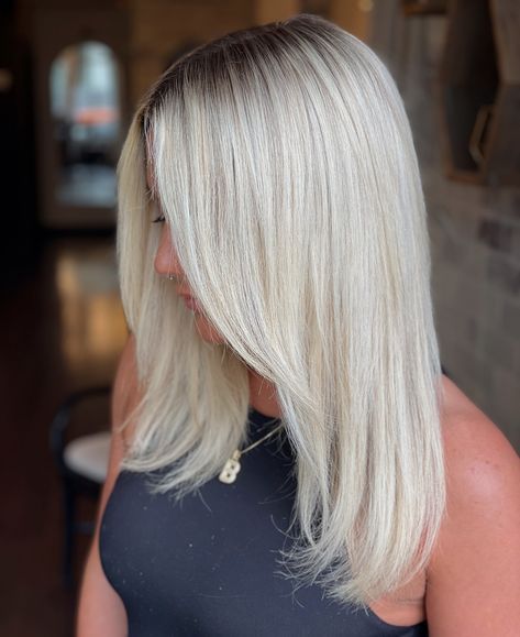 From scalp foils to soft roots I’m so here for all these root taps/ smudges/ and melts! Root formula- @moroccanoilpro #colorcalypso 7N 6N 6BG Blonde is untoned #meltedblonde #softrootedblonde #softblonde #modernbeauty #abbotsford #abbotsfordbusiness #abbotsfordblonde #abbotsfordhairstylist Blonde Hair Root Tap, Blonde With Root Tap, Blonde Hair Root Smudge, Root Melt Blonde, Blonde Root Melt, Blonde Root Smudge, Root Smudge Blonde, Scalp Bleach, Root Tap