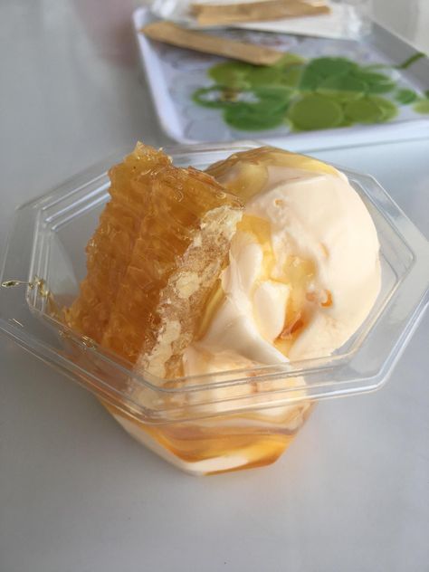 Nieuwe foto van omotteru Honeycomb Ice Cream, Recipe Example, Vegetarian Keto, Eat The Rainbow, Okinawa Japan, Local Food, Okinawa, Meals For One, Food Photo