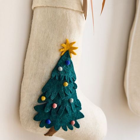 Xmas Stockings Ideas, Christmas Tree Felt, Embroidered Stockings, Felt Christmas Stockings, Stocking Designs, Christmas Stockings Diy, Felt Stocking, Felt Christmas Tree, Xmas Stockings