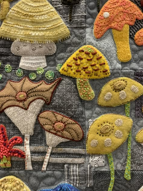 Mushroom Applique Quilt, Mushroom Projects, Landscape Textiles, Mushroom Quilt, Learning Embroidery, Deco Boho, Mushroom Crafts, Stitch Witchery, Wall Hanging Ideas