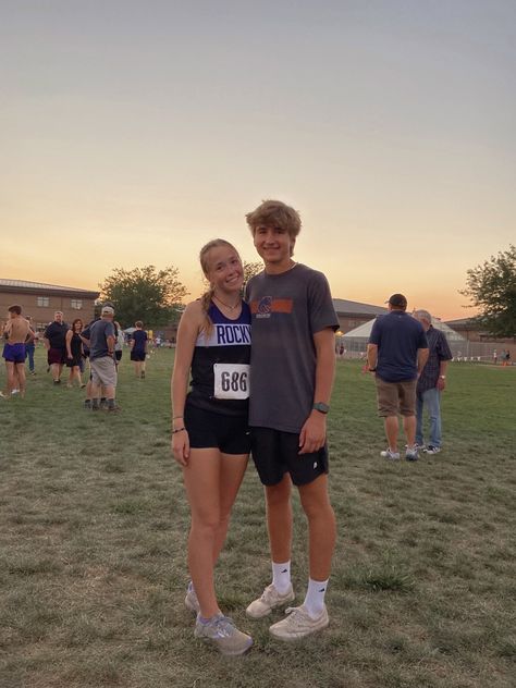 Cross Country Couple Goals, Cross Country Couples, Xc Couples, Track And Field Couples, Track Couple Pictures, Running Couple Aesthetic, Couple Athlete, Athletic Couple Aesthetic, Track Couple Goals