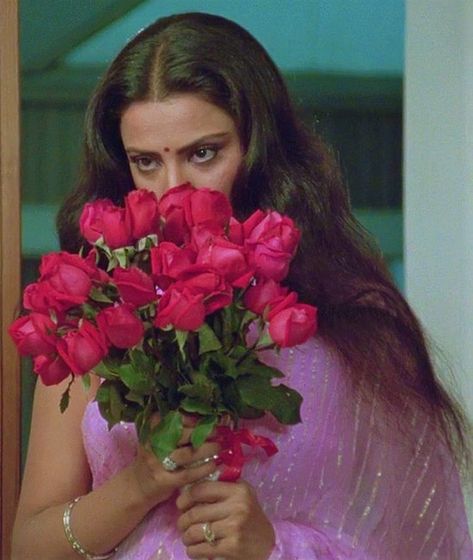 taurus moodboard🦋 on Instagram: “SILSILA (1981) • * * #taurus #silsila #rekha” Vintage Bollywood Aesthetic, Bollywood Retro, South Asian Aesthetic, Desi Love, Retro Bollywood, 90s Bollywood, Vintage India, Vintage Bollywood, Indian Aesthetic