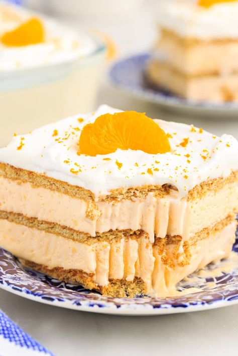 Layers of refreshing creamsicle-inspired pudding, soft graham crackers, and fluffy whipped topping make this orange icebox cake a truly dreamy no-bake summer dessert! Pudding And Cream Cheese, Easter Dirt Cake, Graham Cracker Dessert, No Bake Summer Desserts, Orange Dessert, Icebox Cake Recipes, Orange Baking, Summer Foods, Jello Recipes