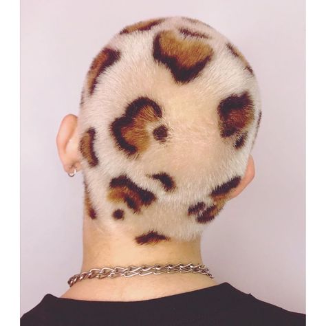 OffDutyLDN on Instagram: “This hair!!! We ❤️ leopard print so much!  @bleachlondon  #colourmeldn #offdutyldn #neonvibes #brightandbeautiful #colourpopme…” Patterned Hair Dye, Leopard Hair Dye, Leopard Print Buzzcut, Animal Print Hair, Pixie Buzz Cut, Tiger Hair, Leopard Print Tattoos, Leopard Print Hair, Leopard Hair