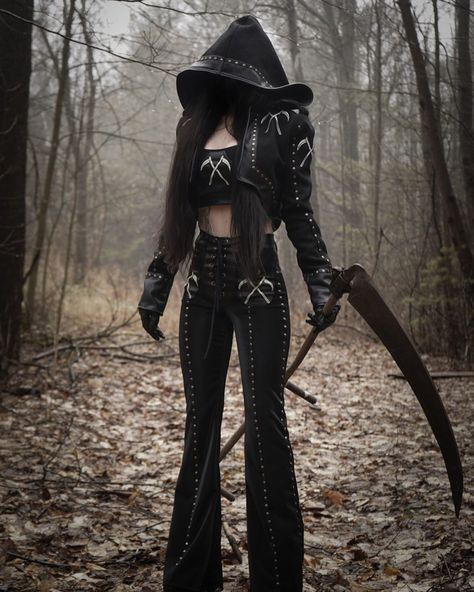 Grim Reaper Halloween Costume, Sharon Ehman, Grim Reaper Costume, Halloween Costumes 2022, Grim Reaper Halloween, Toxic Vision, Hot Halloween Outfits, Fair Outfits, Goth Fashion Punk