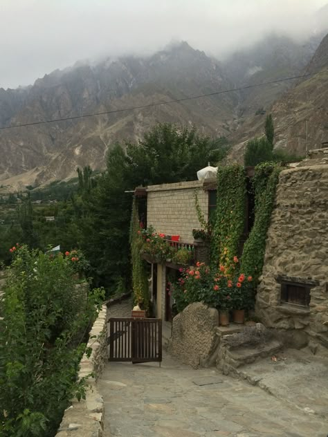 Old Pakistan Aesthetic, Pakistan Countryside, Old Pakistan, Pakistan Village, Hunza Valley Pakistan, House In Pakistan, Hunza Pakistan, Baltit Fort, Pakistan House