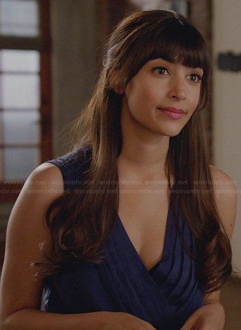 Cece’s blue pleated wrap dress on New Girl. Cece New Girl, New Girl Fashion, Cece Parekh, New Girl Outfits, Fashion Girlies, Hannah Simone, Girls Hannah, New Girl Style, Barbie Model