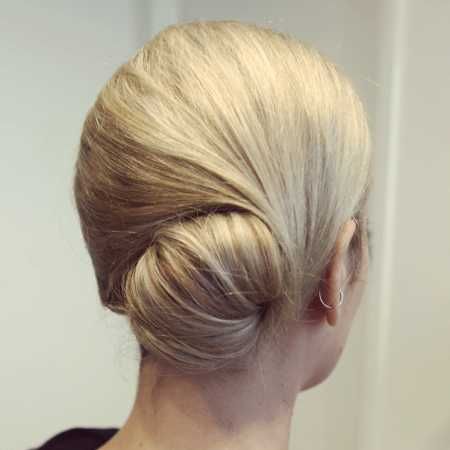 Style Me Quick - Glamorous Bun Sleek Low Bun Hairstyles, Low Bun Hairstyles Tutorial, Glam Updo, Sleek Low Bun, Elegant Short Hair, Hair Doos, Guest Hairstyles, Classy Hair, Easy Updos For Medium Hair