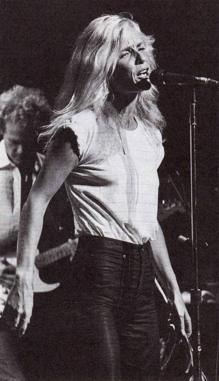 Kim Carnes 80s, 80s Singers, Kim Carnes, Female Rock Stars, Broken Angel, Bette Davis Eyes, Top Singer, Grace Kelly Style, Rockstar Gf