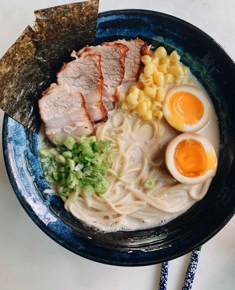 Holistic Nutrition Recipes, Japan Street Food, Shio Ramen, Shoyu Ramen, Tonkotsu Ramen, Homemade Ramen, Ramen Soup, Food L, Delicacy Food