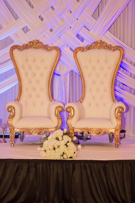 Couples Chair, Bride Groom Chairs, Abdul Hamid, Flower Garland Wedding, Head Tables, Wedding Furniture, Best Photo Background, Galaxy Pictures, Home Wedding Decorations