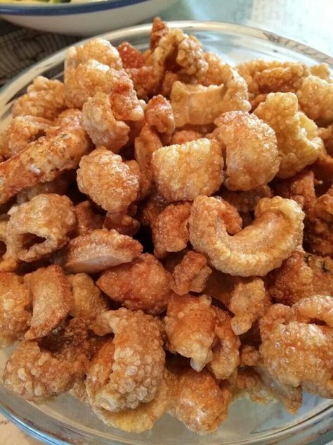 Fried Pork Skins, Chicharrones Recipe, Pork Skin, Pork Loin Roast Recipes, Fish Recipes Healthy, Delicacy Food, Fried Pork, Fried Food, Food Snapchat