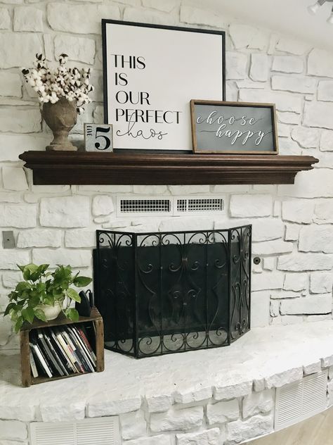 Fireplace Signs Mantle Ideas, Stacked Frames On Mantle, Black And White Mantle Decor, Decorate Mantle Fireplace, Minimal Mantle Decor, Fireplace Mantle Decor Modern, Styling Mantle, Decorating Fireplace Mantel, Year Round Mantle Decor