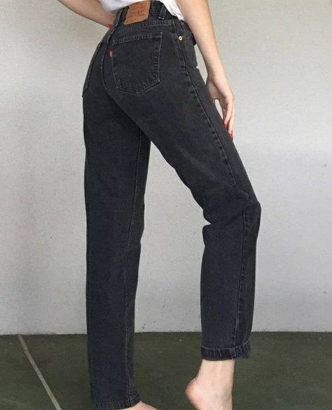 cd0dce8fca267bf1fb86cf43e18d5598desc37512739ri Black Levi Jeans, Faded Black Jeans, Mom Jeans Outfit, Jeans Outfit Women, Black Mom Jeans, Black Jeans Women, Black Jeans Outfit, Jean Vintage, Outfit Jeans