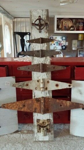 Spring Christmas Tree, Repurposed Tools, White And Silver Christmas Tree, Centrepiece Christmas, White And Silver Christmas, Porch Tree, Rusty Junk, Christmas Centrepiece, Christmas Essentials