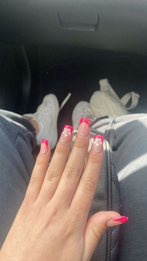 Pink French Tip With Hawaii Flower, Hawaii Nails Ideas Square, Nails With A Flower On One Nail, White French Tips With Hibiscus, Hot Pink Hawaii Nails, Pink French Tip And Flower Nails, Pink Hibiscus Nails French Tip, Nails With Hibiscus Flower Design, Summer Nails Flower French Tip