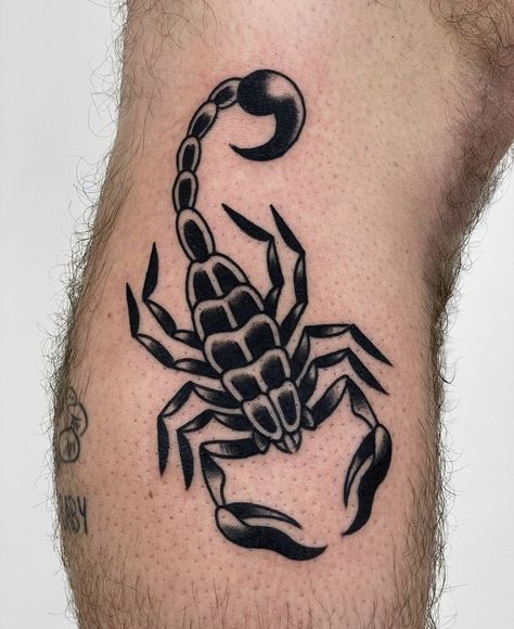 Simbols Tattoo, Traditional Tattoo Black And White, Scorpion Tattoos, Herren Hand Tattoos, Tato Tradisional, Traditional Tattoo Old School, Traditional Tattoo Inspiration, Traditional Style Tattoo, Insect Tattoo