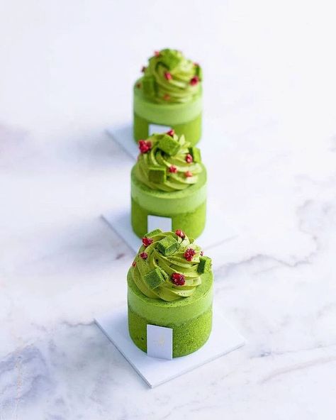 Green Tea Mousse Cake，#Dessert#cakes#cake#dessertpdessert #dessertrecipes#moussecake# Cakes Creative, Food Dessert Recipes, Matcha Desserts, Matcha Mousse, Green Desserts, Mousse Cakes, Chicken Tortellini Soup, Matcha Dessert, Chicken Tortellini