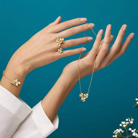 Van Cleef & Arpels on Instagram: “With the beginning of spring, flora retrieves its shine and Frivole creations reveal all their golden brilliance.  #VCAflora #VCAfrivole…” Van Cleef Frivole, Cleef And Arpels Jewelry, Van Cleef Jewelry, Jewellery Model, Jewellery Photography Inspiration, Jewelry Product Shots, Van Cleef And Arpels Jewelry, Diy Jewelry Rings, Van Cleef & Arpels